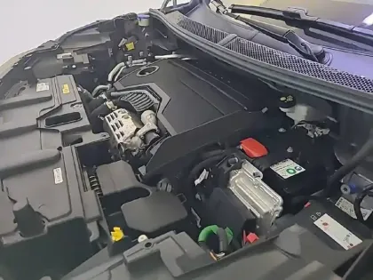 Photo 14 Peugeot 5008  Hybrid 136 e-DCS6