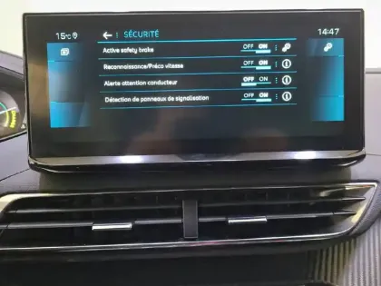 Photo 21 Peugeot 5008  Hybrid 136 e-DCS6