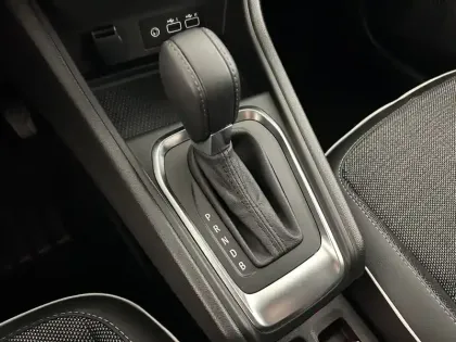 Photo 16 Renault Captur  E-Tech full hybrid 145