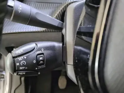 Photo 26 Peugeot 208  PureTech 100 S&S BVM6