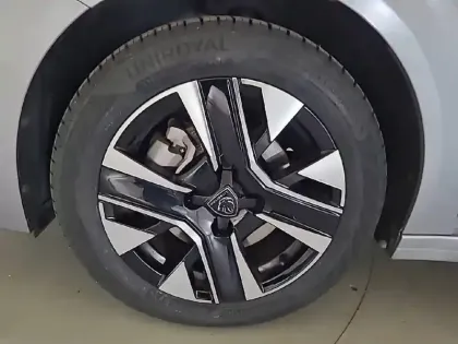 Photo 12 Peugeot 208  PureTech 100 S&S BVM6