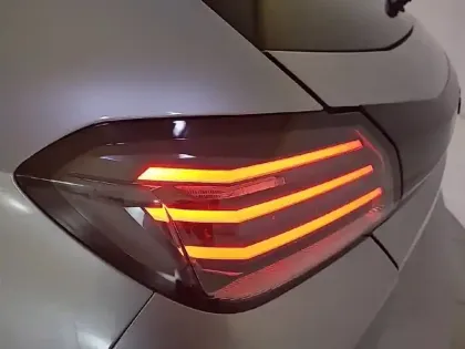 Photo 16 Peugeot 208  PureTech 100 S&S BVM6