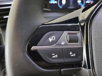 Photo 27 Peugeot 208  PureTech 100 S&S BVM6