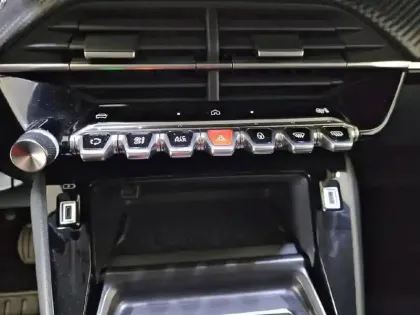 Photo 24 Peugeot 208  PureTech 100 S&S BVM6