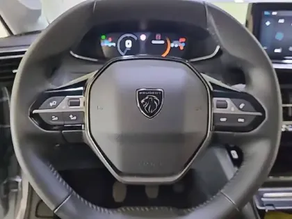 Photo 8 Peugeot 208  PureTech 100 S&S BVM6