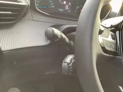 Photo 43 Peugeot 2008  Hybrid 145 e-DCS6