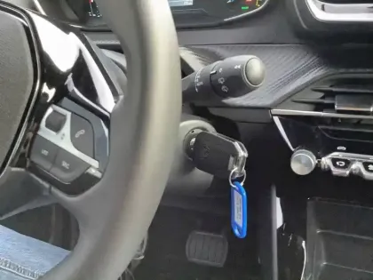 Photo 42 Peugeot 2008  Hybrid 145 e-DCS6