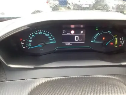 Photo 53 Peugeot 2008  Hybrid 145 e-DCS6