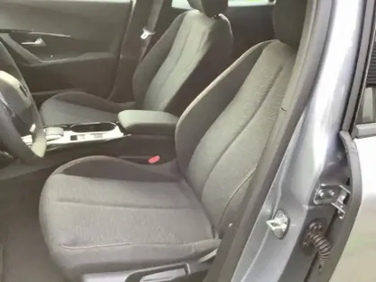 Photo 32 Peugeot 2008  Hybrid 145 e-DCS6