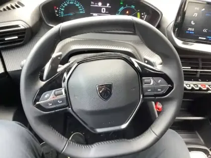 Photo 74 Peugeot 2008  Hybrid 145 e-DCS6