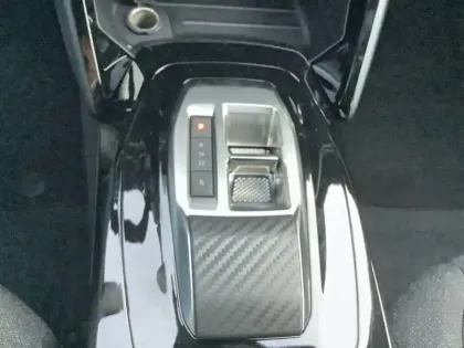 Photo 35 Peugeot 2008  Hybrid 145 e-DCS6