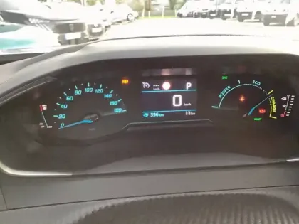 Photo 31 Peugeot 2008  Hybrid 145 e-DCS6