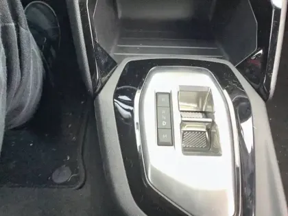 Photo 57 Peugeot 2008  Hybrid 145 e-DCS6