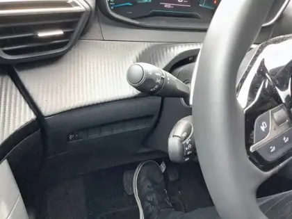 Photo 61 Peugeot 2008  Hybrid 145 e-DCS6