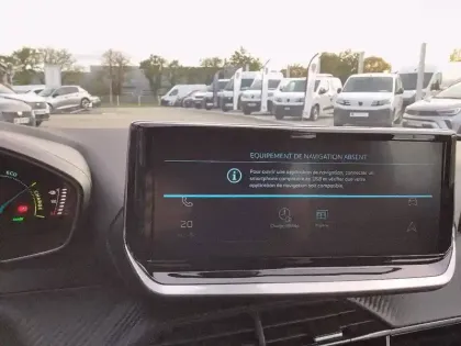 Photo 41 Peugeot 2008  Hybrid 145 e-DCS6