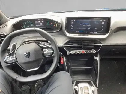 Photo 73 Peugeot 2008  Hybrid 145 e-DCS6