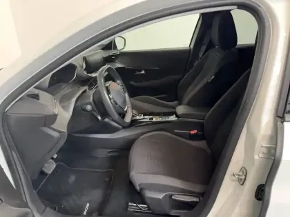 Photo 8 Peugeot 208  Electrique 50 kWh 136ch