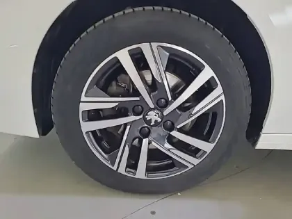 Photo 26 Peugeot 208  PureTech 100 S&S BVM6