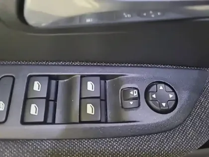 Photo 21 Peugeot 208  PureTech 100 S&S BVM6