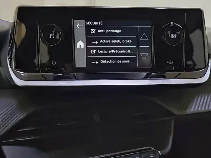 Photo 41 Peugeot 208  PureTech 75 S&S BVM5