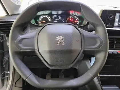 Photo 57 Peugeot 208  PureTech 75 S&S BVM5