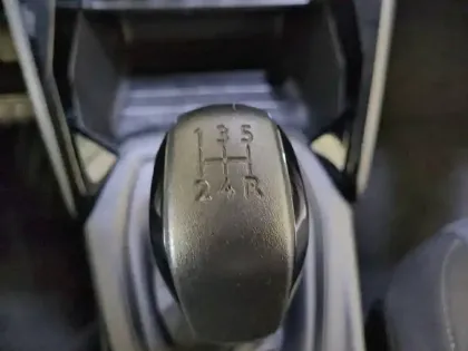 Photo 34 Peugeot 208  PureTech 75 S&S BVM5