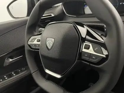 Photo 62 Peugeot 208  Hybrid 110 e-DCS6