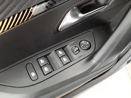 Photo 25 Peugeot 2008  Electrique 136 ch