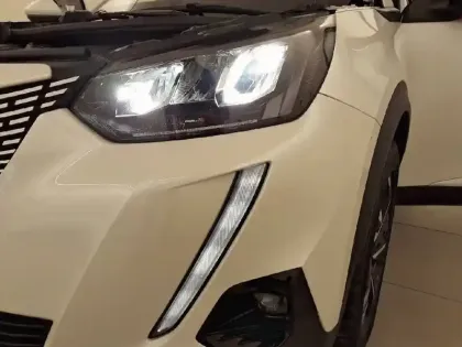 Photo 15 Peugeot 2008  Electrique 136 ch