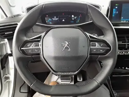 Photo 8 Peugeot 2008  Electrique 136 ch