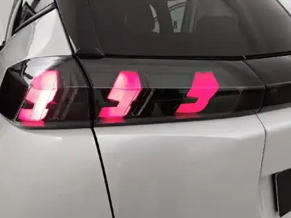 Photo 16 Peugeot 2008  Electrique 136 ch