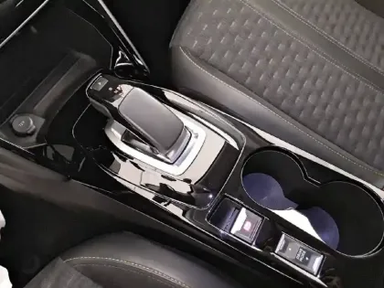 Photo 13 Peugeot 2008  Electrique 136 ch