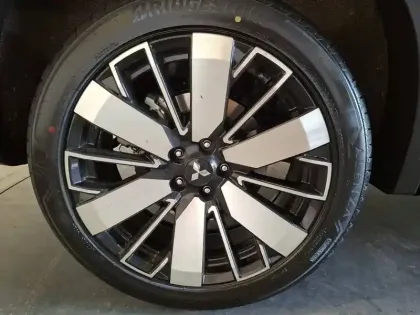 Photo 5 Mitsubishi Outlander  2.4 MIVEC PHEV 306 4WD