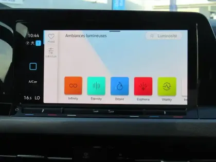 Photo 62 Volkswagen Golf  2.0 TDI SCR 115 BVM6