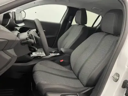 Photo 77 Peugeot 208  Hybrid 145 e-DCS6