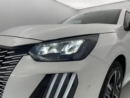 Photo 90 Peugeot 208  Hybrid 145 e-DCS6