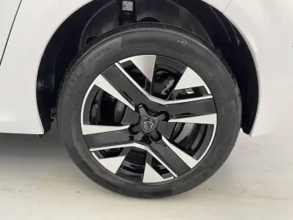 Photo 47 Peugeot 208  Hybrid 145 e-DCS6