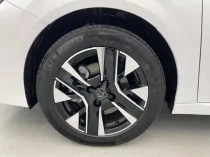 Photo 48 Peugeot 208  Hybrid 145 e-DCS6