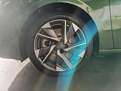 Photo 14 Peugeot 308  PHEV 180 e-EAT8 Allure Pack