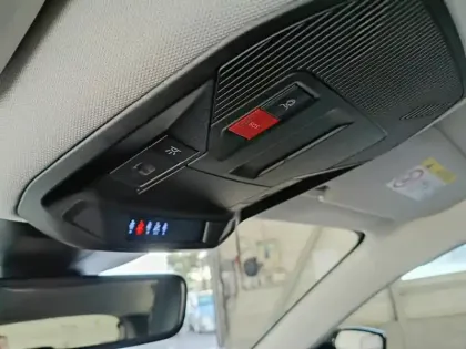 Photo 24 Peugeot 308  PHEV 180 e-EAT8 Allure Pack