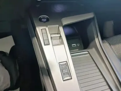 Photo 23 Peugeot 308  PHEV 180 e-EAT8 Allure Pack