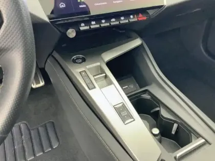 Photo 23 Peugeot 408  Hybrid 136 e-DCS6 GT