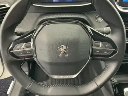 Photo 18 Peugeot 208  PureTech 100 S&S BVM6 Allure Pack