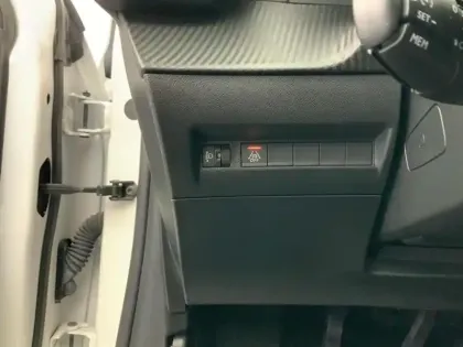 Photo 16 Peugeot 208  PureTech 100 S&S BVM6 Allure Pack