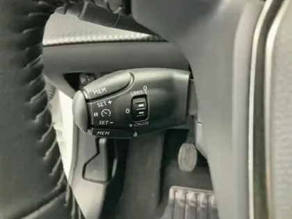 Photo 17 Peugeot 208  PureTech 100 S&S BVM6 Allure Pack