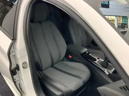 Photo 8 Peugeot 208  PureTech 100 S&S BVM6 Allure Pack