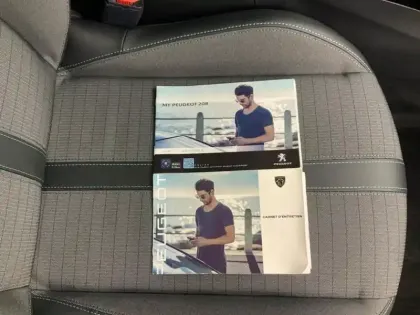 Photo 15 Peugeot 208  PureTech 100 S&S BVM6 Allure Pack