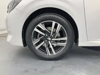 Photo 14 Peugeot 208  PureTech 100 S&S BVM6 Allure Pack