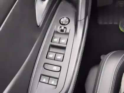 Photo 19 Peugeot 308  SW PHEV 180 e-EAT8 Allure Pack