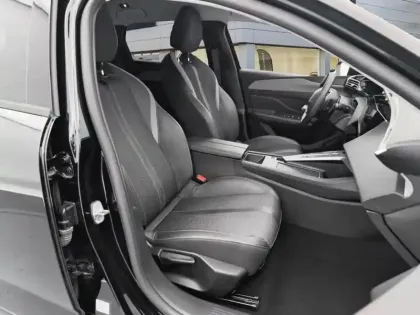 Photo 8 Peugeot 308  SW PHEV 180 e-EAT8 Allure Pack